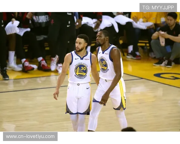 勇士雷霆明日对决伤病潮库里出战成疑哈滕追梦等十人缺席左右胜负 勇士雷霆明日对决伤病潮库里出战成疑哈滕追梦等十人缺席左右胜负